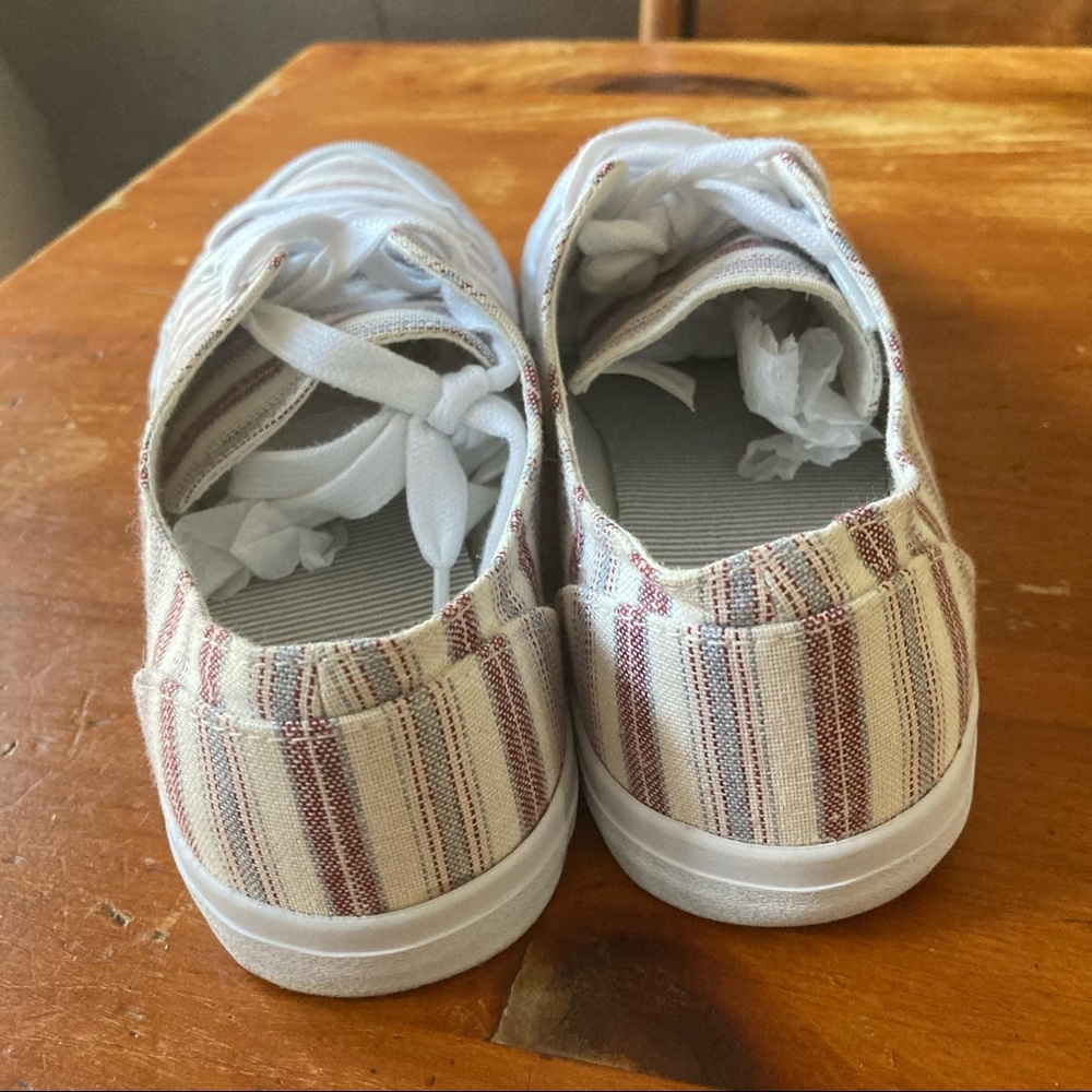 Universal Thread Sneakers - Picture 3 of 6